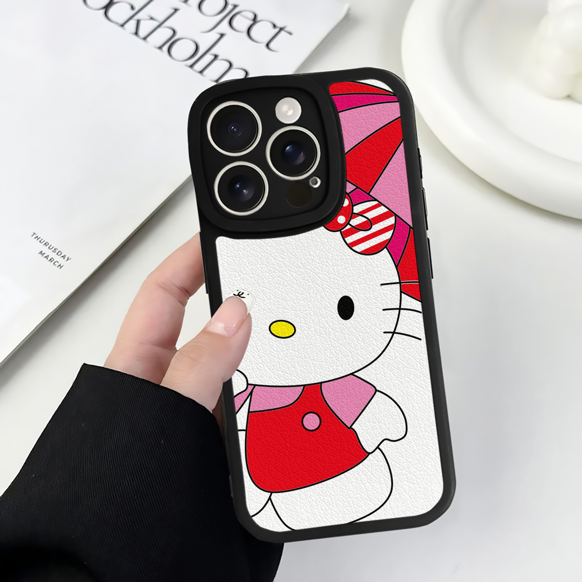 （画像用） Hello Kitty ハローキティ 【iPhone 16シリーズ対応】シリコンスマホケース（レザー調） 材質：シリコン